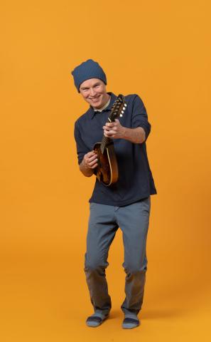 Dino O'Dell photo with guitar
